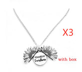 Collar con letras dobles de girasol