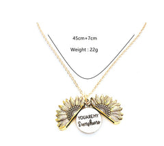 Collar con letras dobles de girasol