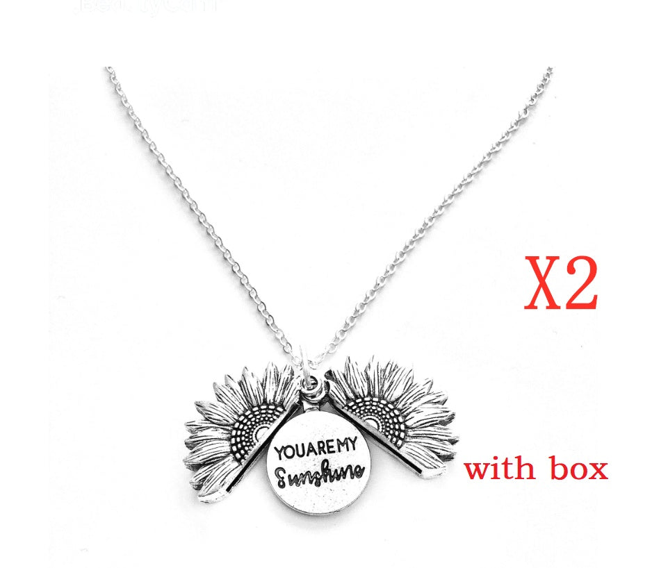 Collar con letras dobles de girasol