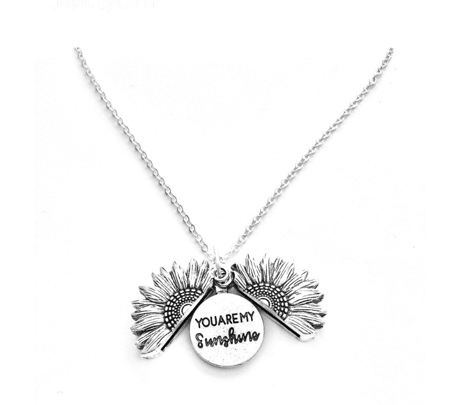 Collar con letras dobles de girasol