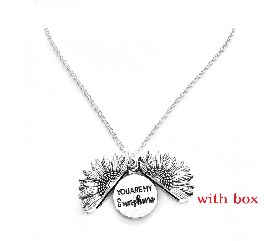 Collar con letras dobles de girasol