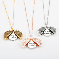 Collar con letras dobles de girasol