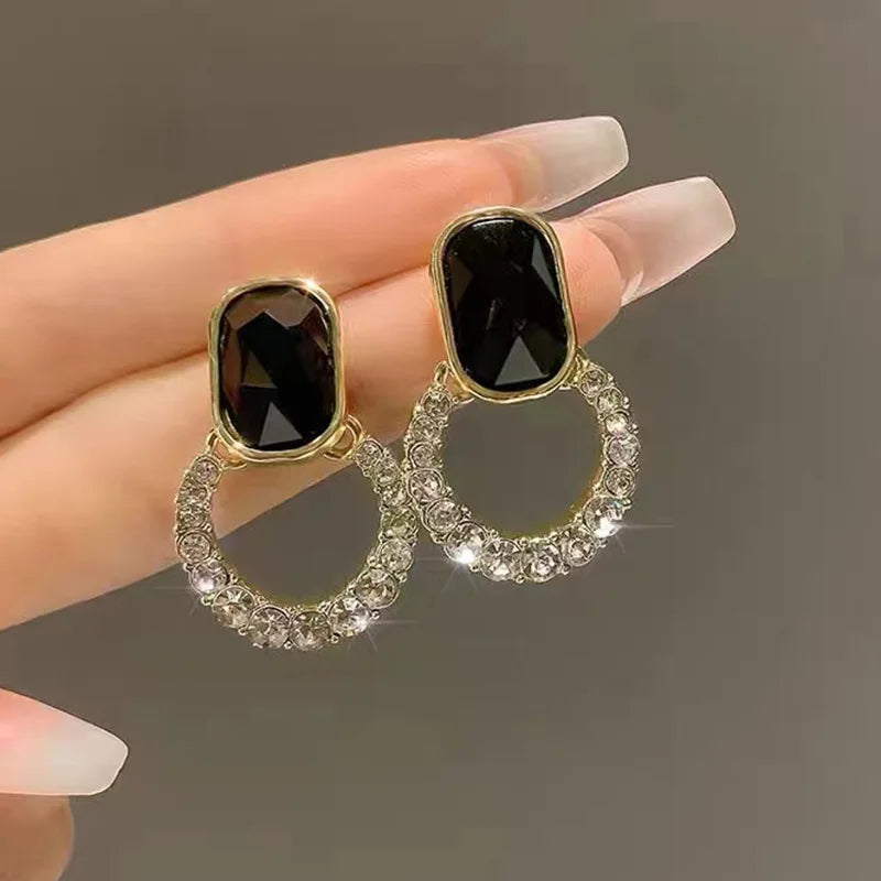 Simple Black Crystal Zircon Circle Pendant Earrings for Women Fashion Personalized Daily Accessories Party Jewelry Birthday Gift