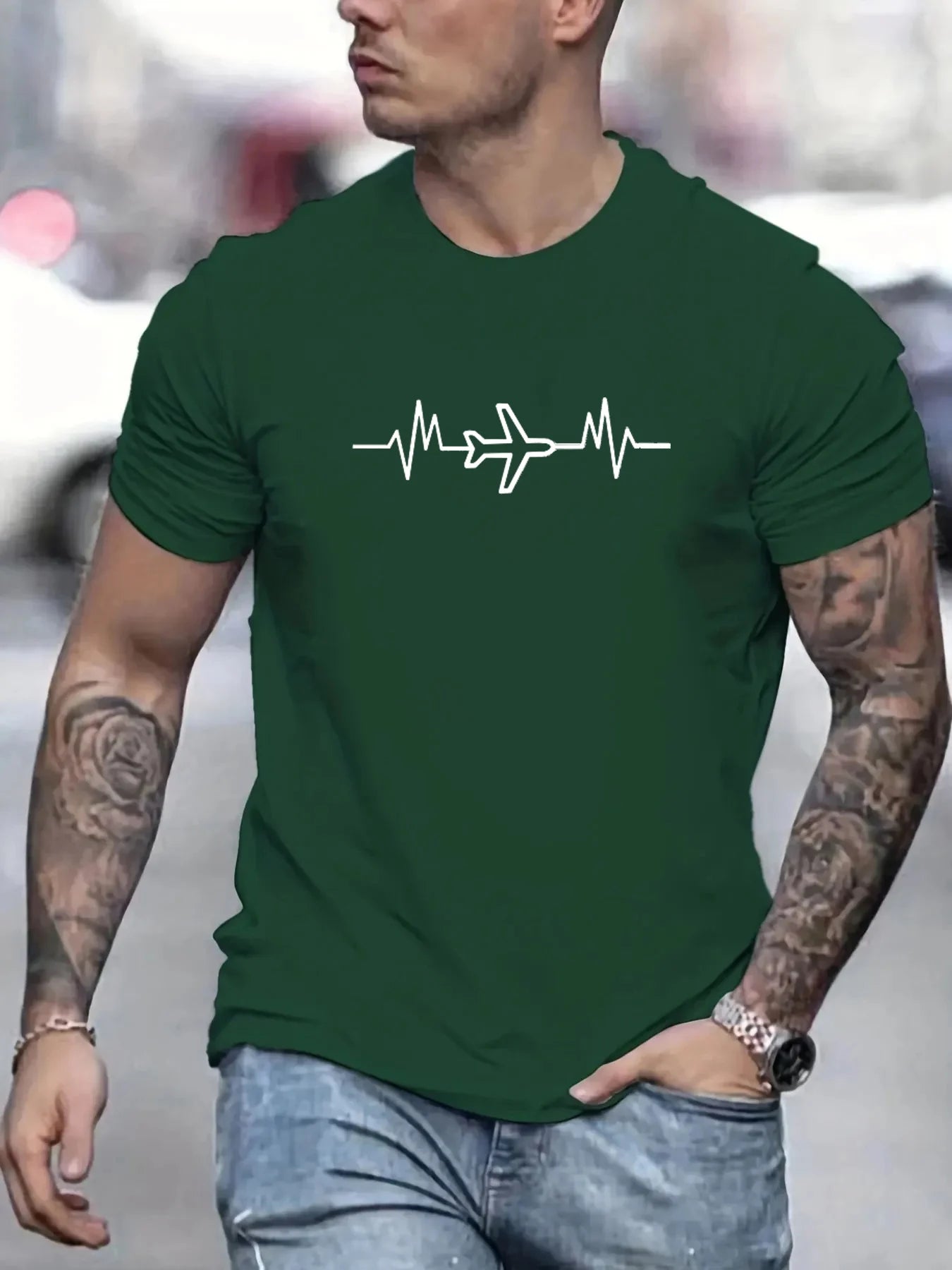 Camiseta de manga corta con cuello redondo y estampado gráfico de aviones creativos de talla grande holgada de algodón 100 % para hombre