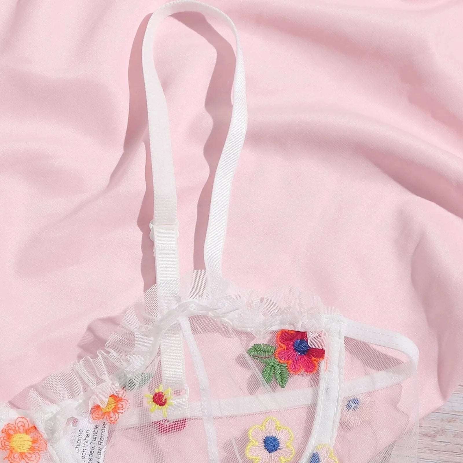 Female Underwear Flowers Embroidery Lingerie For Ladies Lingeries Sets Sexy Bra G-String Thong Sleepwear Lingerie Woman Clothing