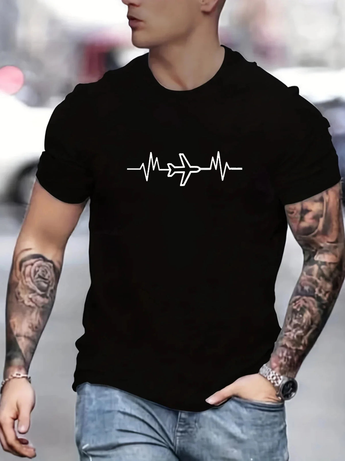 Camiseta de manga corta con cuello redondo y estampado gráfico de aviones creativos de talla grande holgada de algodón 100 % para hombre