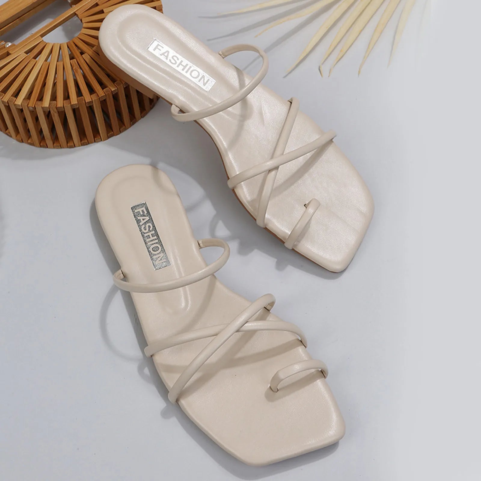 Women sandals 2023 Summer White Flat Sandals Luxury casual Bridal Wedding Shoes Strap Beach Sandals Roman Slipper