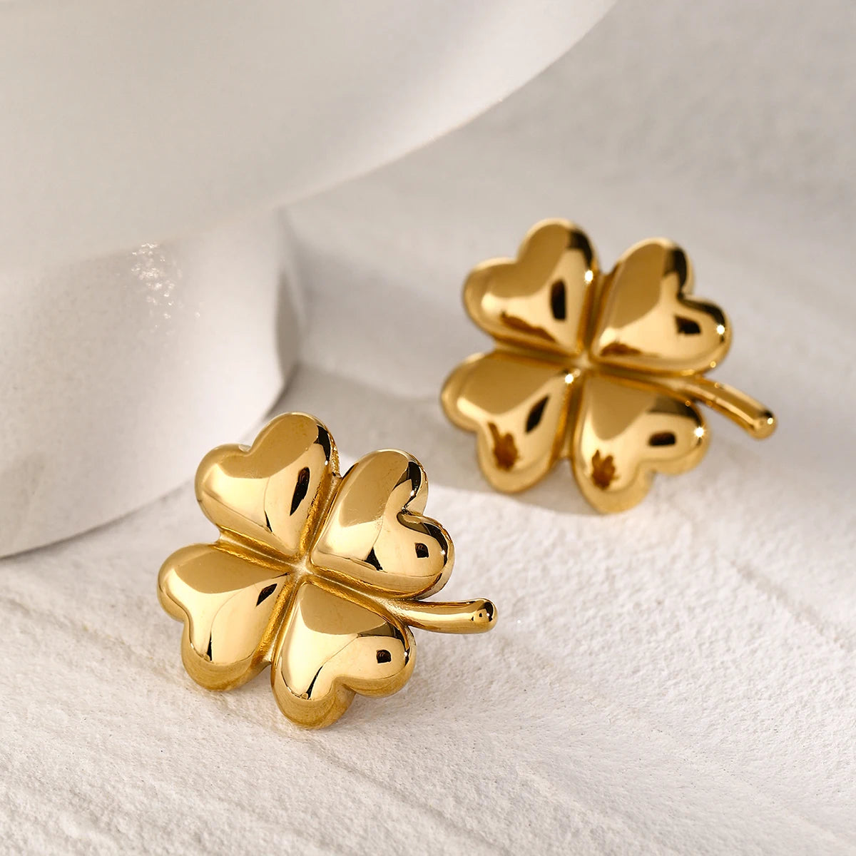 Uworld 18K Gold Plated Stainless Steel Lucky Four-leaf Clover Drop Earrings For Woman Girls Cute Floral pendientes Gift