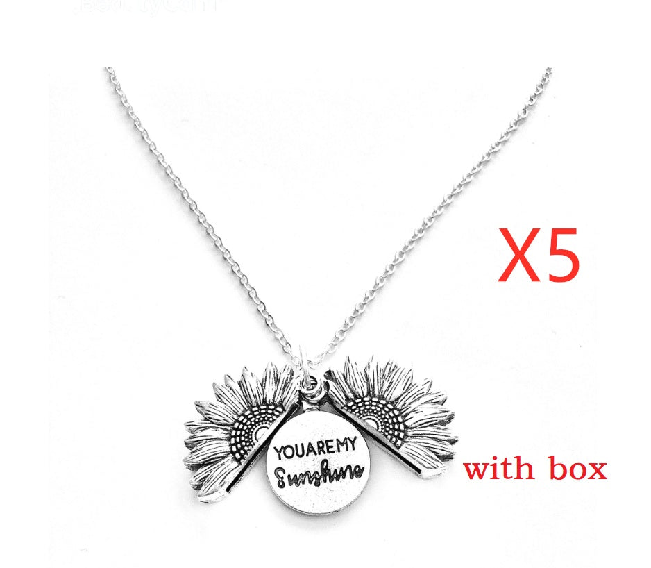 Collar con letras dobles de girasol